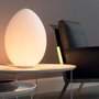 Lámpara de mesa de Uovo grande